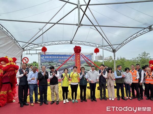 ▲國8號南133線立體化工程今動土,立委陳亭妃與中央與地方官員齊聚見證台南交通新頁。(圖/記者林東良翻攝,下同)