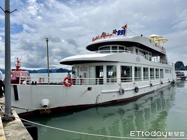 ▲北越拜子龍灣五星級遊船「水晶假日號」(Crystal Holiday),越南旅遊,遊船,遊艇,拜子龍灣。(圖/記者彭懷玉攝)
