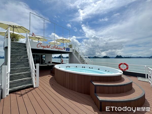 ▲北越拜子龍灣五星級遊船「水晶假日號」(Crystal Holiday),越南旅遊,遊船,遊艇,拜子龍灣。(圖/記者彭懷玉攝)