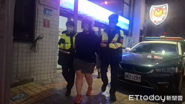 ▲▼ 土城女子陳屍住處浴室門口,同住閨蜜涉有殺人重嫌,移送新北地檢署複訊。(圖/記者陸運陞攝,下同)