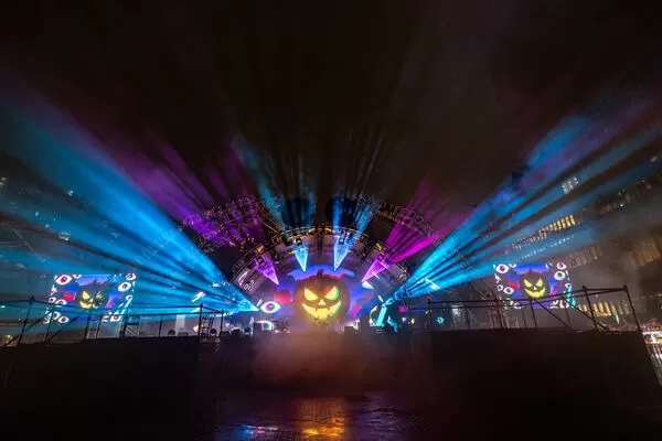 ▲「2025桃園萬聖城」今(25日)至11月2日在桃園藝文廣場和藝文綠園道登場。(圖/桃園市觀旅局提供)