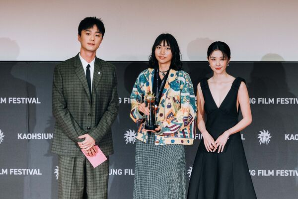 ▲頒獎人施柏宇、導演洪菀妤、頒獎人邵雨薇。(圖/雄影提供)