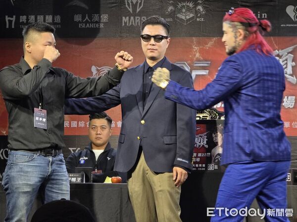 ▲孫生與重讀天月等參賽者。(圖/記者葉文正攝)