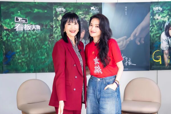 ▲專訪舒淇執導電影得獎,左為主持人方念華。(圖/TVBS)