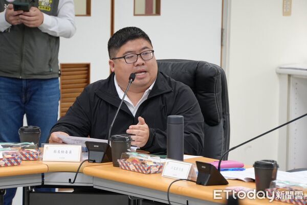▲▼ 蔡易餘促改善基層職等獲成果 考試院拍板地方職務全面調高  。(圖/立委蔡易餘服務處提供)