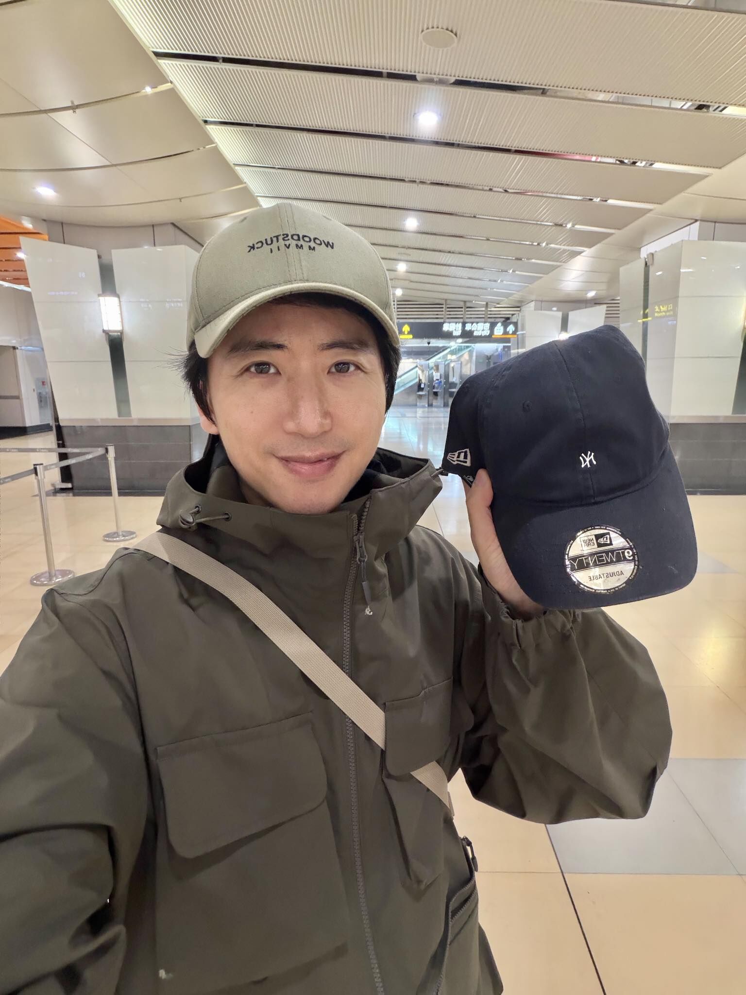 ▲Vocal一度以為救不回的帽子和眼鏡,台灣高鐵在當晚就送回他手中。(圖/翻攝臉書電競說書人Vocal)