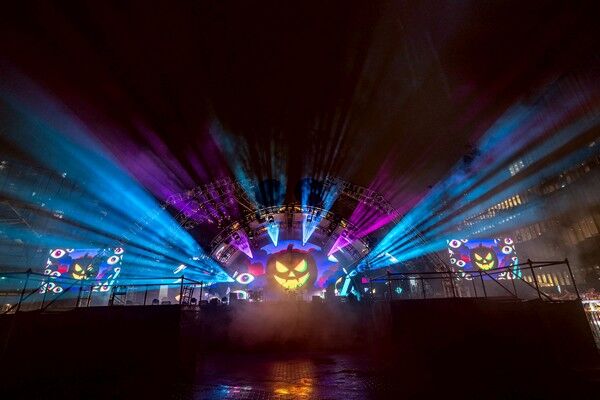 ▲桃園萬聖城「魔蛛古堡」開城演唱會