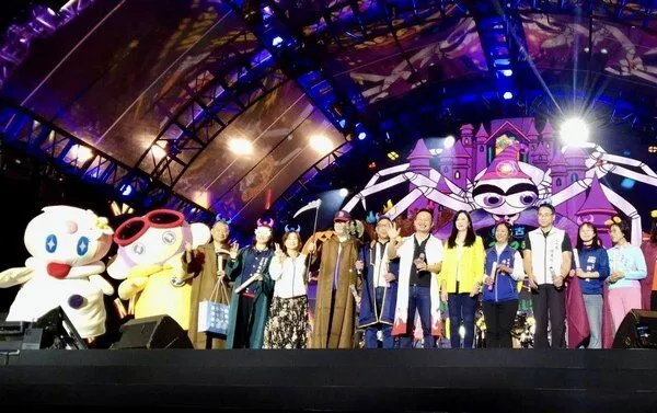 ▲桃園萬聖城「魔蛛古堡」開城演唱會