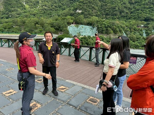 ▲▼燕子口堰塞湖今天上午進行降壩引流,目前狀況穩定。(圖/記者王兆麟翻攝,下同)
