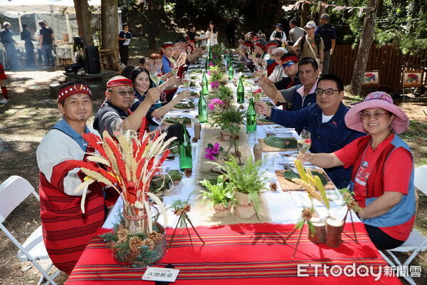 ▲米其林指南綠星主廚張皓福與部落居民合作推出「能高賽德克山村遊—大地餐桌」。(圖/林業保育署南投分署提供)