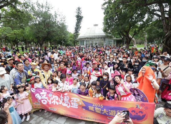 ▲▼民進黨立委吳沛憶出席第二屆「陪你搗蛋 萬聖節大遊行」,並化身人氣影集「獵魔女團」的「米拉(Mira)」。(圖/立委吳沛憶國會辦公室提供)