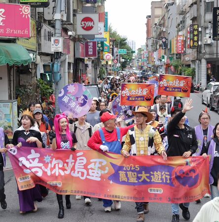 ▲▼民進黨立委吳沛憶出席第二屆「陪你搗蛋 萬聖節大遊行」,並化身人氣影集「獵魔女團」的「米拉(Mira)」。(圖/立委吳沛憶國會辦公室提供)