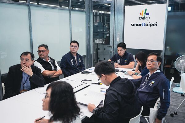 ▲台北市蔣萬安出席行政院召開的「非洲豬瘟中央災害應變中心第38次線上會議」。(圖/翻攝自蔣萬安臉書)