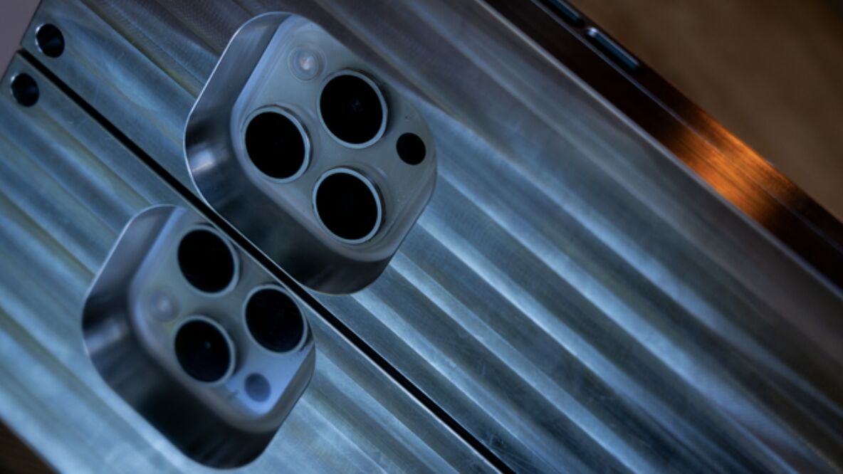 ▲美國一個腦神經團隊推出一款重達6磅的iPhone手機殼。(圖/翻攝kickstarter)