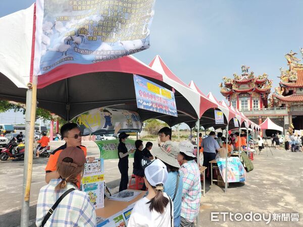 ▲七股黑面琵鷺保育季登場,南市消防隊到場宣導住警器與防火觀念。(記者林東良翻攝,下同)