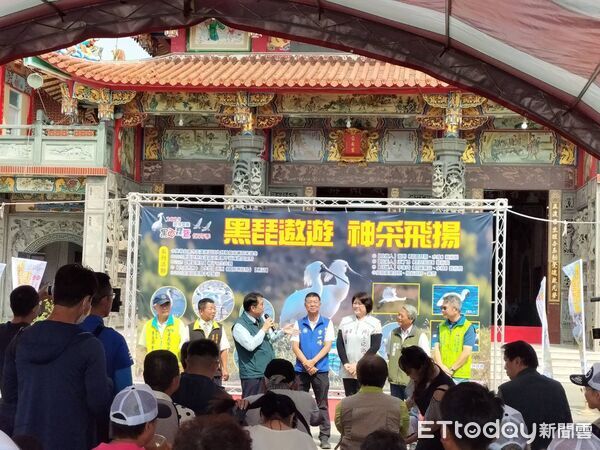 ▲七股黑面琵鷺保育季登場,南市消防隊到場宣導住警器與防火觀念。(記者林東良翻攝,下同)