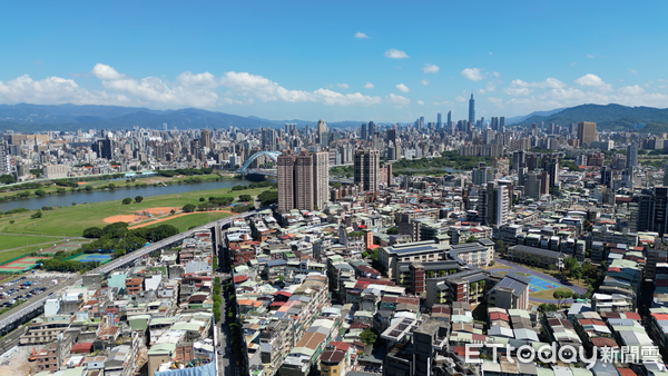 ▲▼永和,大陳社區,公辦都更,仁愛公園,綠寶石河濱公園,台北市一橋之隔,空拍。(圖/ETtoday資料照)