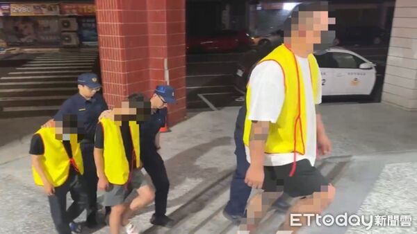 ▲雙方因入廟費用起爭執,遭民眾錄影上傳,警方隨後將動手的3人查緝送辦。(圖/記者翁伊森翻攝)