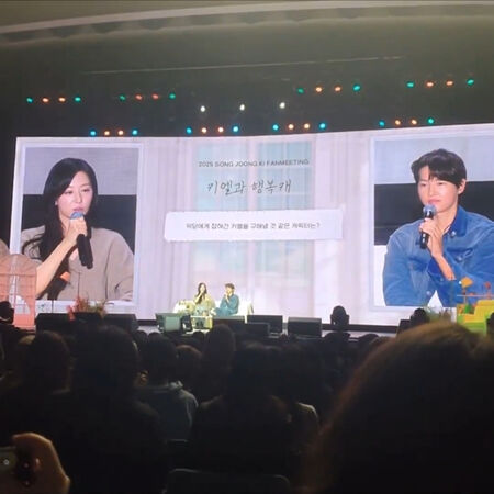 ▲▼見面會突冒女聲⋯宋仲基以為音響壞了! 竟是金智媛親自到場。(圖/翻攝自X)