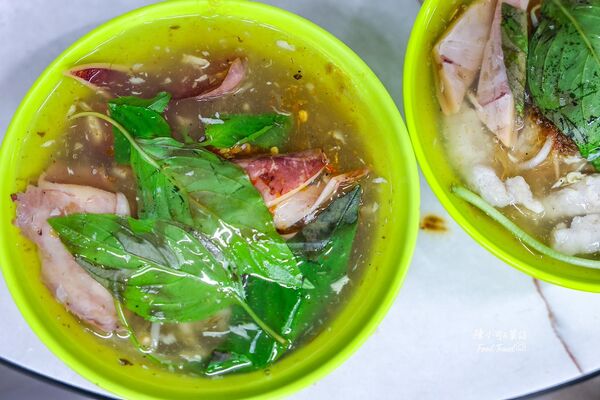 ▲▼西門町阿添羊肉羹、魷魚羹。(圖/部落客陳小可的吃喝玩樂授權提供)