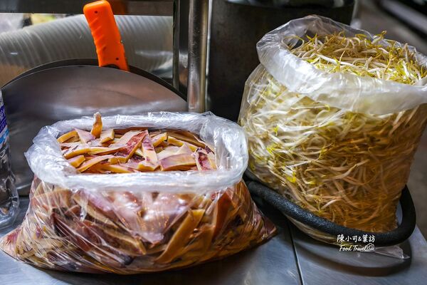 ▲▼西門町阿添羊肉羹、魷魚羹。(圖/部落客陳小可的吃喝玩樂授權提供)