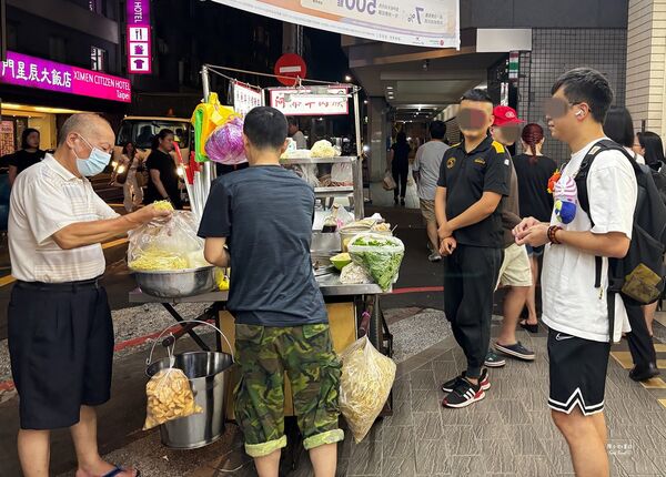 ▲▼西門町阿添羊肉羹、魷魚羹。(圖/部落客陳小可的吃喝玩樂授權提供)