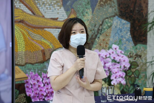 ▲重陽節前夕,花蓮慈院心蓮病房團隊,經過近一年的測試與研發,推出全新成果「魔法泡泡」。(圖/慈濟醫學中心提供,下同)