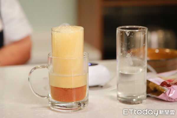 ▲重陽節前夕,花蓮慈院心蓮病房團隊,經過近一年的測試與研發,推出全新成果「魔法泡泡」。(圖/慈濟醫學中心提供,下同)