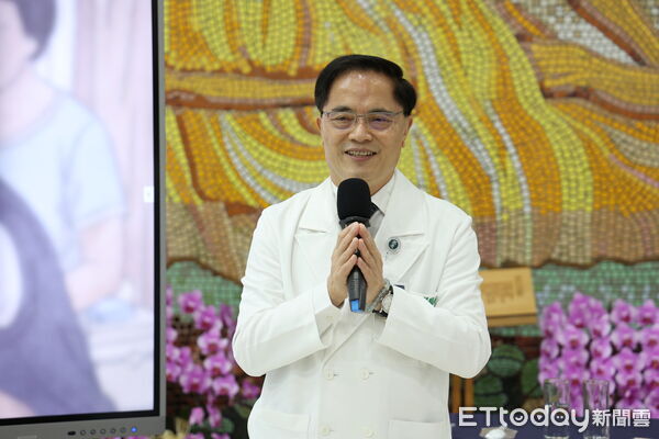 ▲重陽節前夕,花蓮慈院心蓮病房團隊,經過近一年的測試與研發,推出全新成果「魔法泡泡」。(圖/慈濟醫學中心提供,下同)