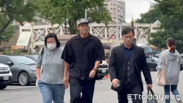 ▲▼藝人閃兵案開庭,威廉到新北地院。(圖/記者陳以昇攝,下同)