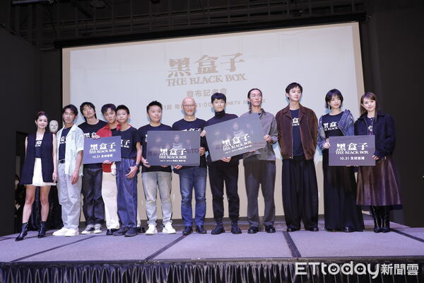 ▲▼LINE TV影集《黑盒子》發布記者會,劇中演員陸夏、邱偲琹、張軒睿、傅孟柏、鄭人碩、洪君昊、莫允雯、李李仁出席。(圖/記者湯興漢攝)