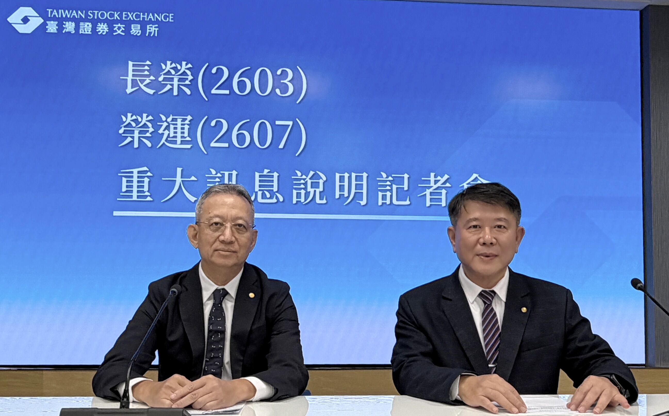 ▲▼圖右為榮運總經理林振芳,左為長榮財務部主管莫政平。(圖/長榮提供)