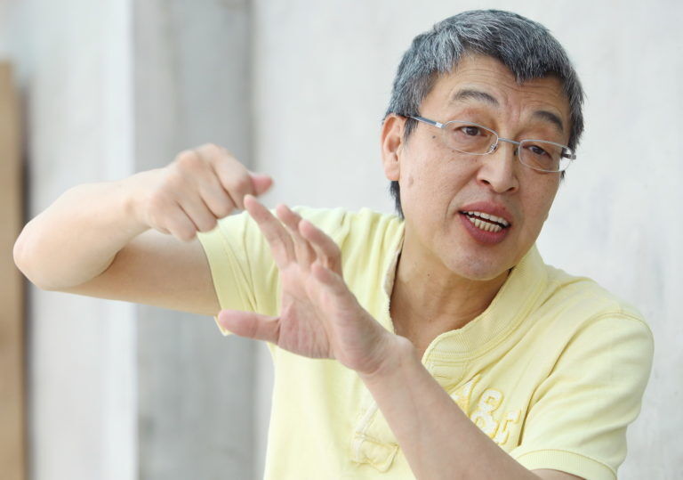 ▲關渡美術館長藝術家曲德義逝世,享壽73歲。(圖/翻攝台北藝術大學官方網站)