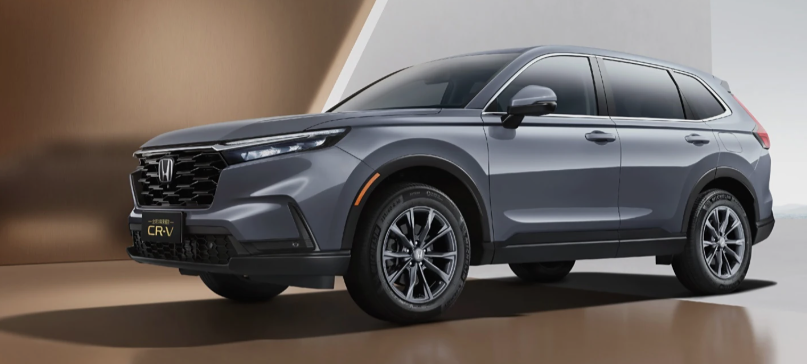 ▲測試車刻意在廠徽Logo、銘牌進行偽裝,似乎有意隱瞞油電身分。