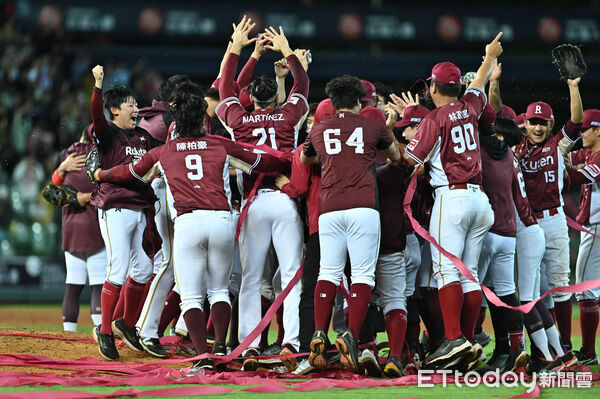 ▲▼2025中職台灣大賽G5,樂天桃猿擊退黃衫軍拿下總冠軍。(圖/記者李毓康攝)