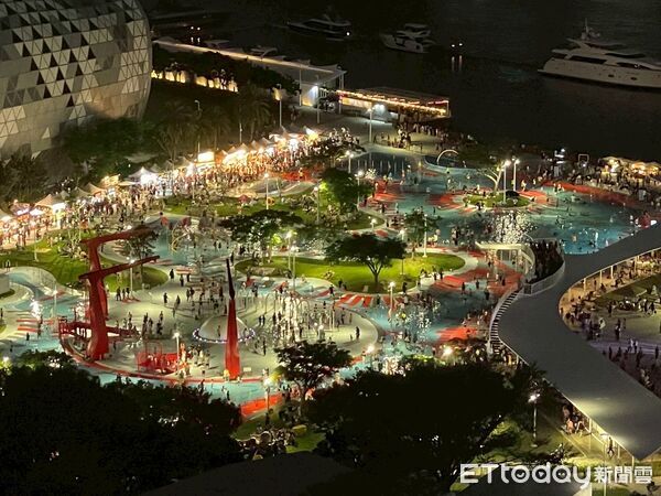 ▲▼高雄最大「星光水岸公園」試營運提前喊卡 明年春季正式開放。(圖/記者賴文萱翻攝)
