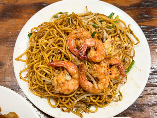 ▲▼桃園觀光夜市美食「大馬檳城炒粿條」華僑老闆的道地家鄉味肉骨茶與炒粿條!(圖/部落客VIVIYU提供)