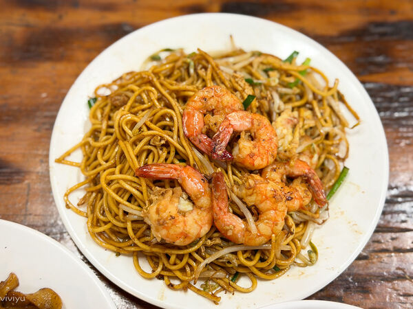 ▲▼桃園觀光夜市美食「大馬檳城炒粿條」華僑老闆的道地家鄉味肉骨茶與炒粿條!(圖/部落客VIVIYU提供)