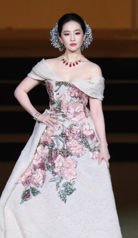 ▲▼劉亦菲。(圖/翻攝自微博/帳號名稱)