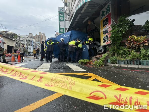 ▲▼ 台中休旅車逆向衝撞轎車,再撞進鐵板燒店家,駕駛身亡。(圖/記者許權毅攝,下同)