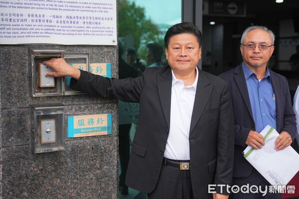 ▲▼  傅崐萁按鈴提告花蓮議長張峻    。(圖/傅崐萁辦公室提供)