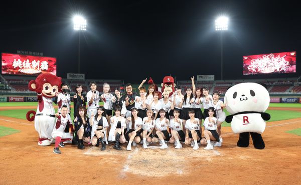 ▲崔荷潾哭到滿臉都是淚。(圖/樂天桃猿)