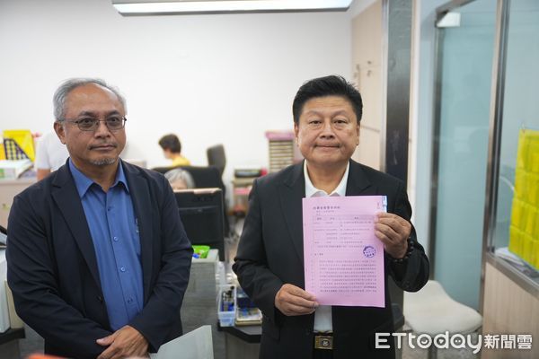 ▲▼國民黨立法院黨團總召傅崐萁今天上午在律師陪同下赴花蓮地檢署提告。(圖/傅崐萁辦公室提供,下同)