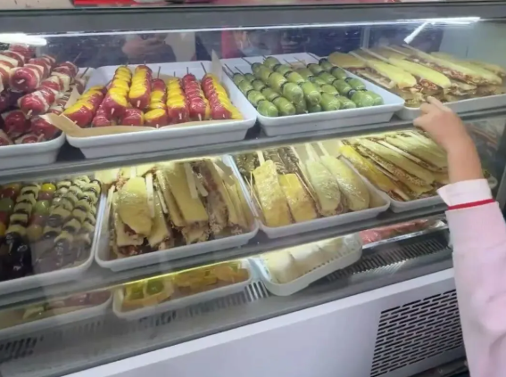 ▲南京奶皮糖葫蘆一夜爆紅。(圖/翻攝自小紅書)