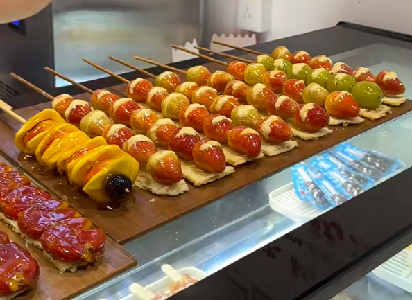 ▲▼奶皮糖葫蘆一夜爆紅。(圖/翻攝自小紅書)