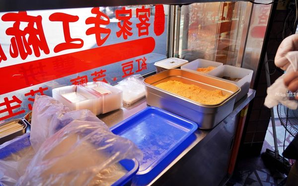 ▲▼桃園傳統古早味手工純糯米「康家客家手工麻糬」粉紅少女麻糬每日限量20盒。(圖/部落客Mika提供)