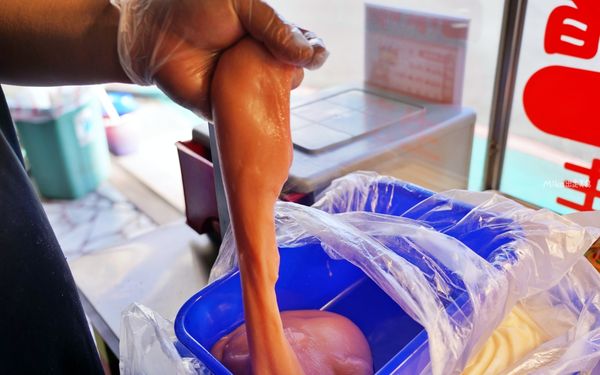 ▲▼桃園傳統古早味手工純糯米「康家客家手工麻糬」粉紅少女麻糬每日限量20盒。(圖/部落客Mika提供)