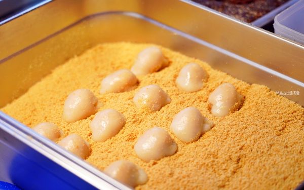 ▲▼桃園傳統古早味手工純糯米「康家客家手工麻糬」粉紅少女麻糬每日限量20盒。(圖/部落客Mika提供)