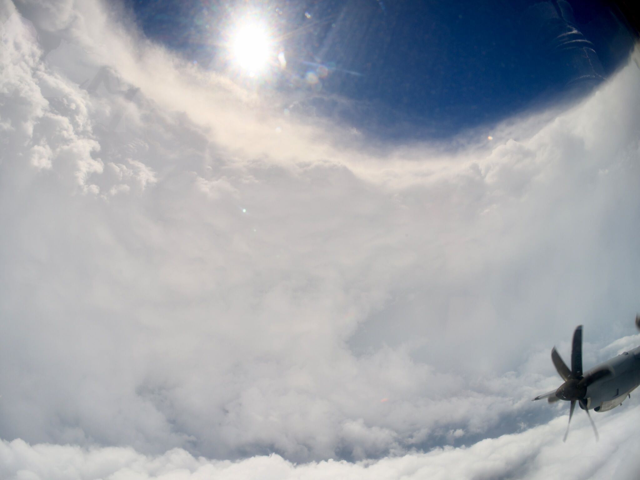 ▲▼梅麗莎颶風中心眼牆視角體育場效應。(圖/翻攝X/Tropical Cowboy of Danger)