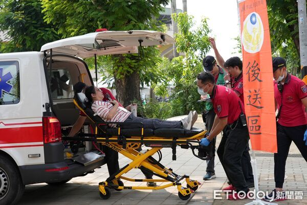 ▲▼ 嘉基聯手消防單位 實戰驗證災難應變力與醫療韌性 。(圖/嘉義基督教醫院提供)